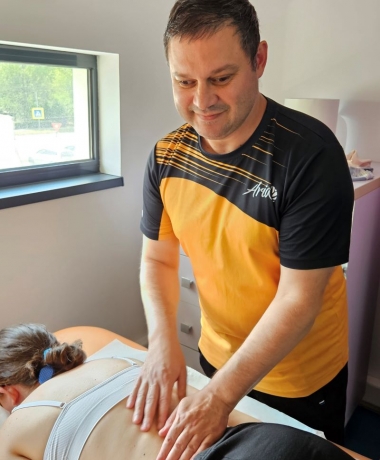 https://clinic.ariasibiu.ro/wp-content/uploads/2025/01/cosmin-aria-recuperare-sibiu.jpg